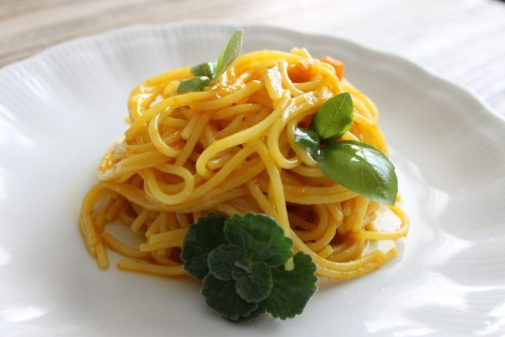 Spaghetti alla crema di carote e curcuma