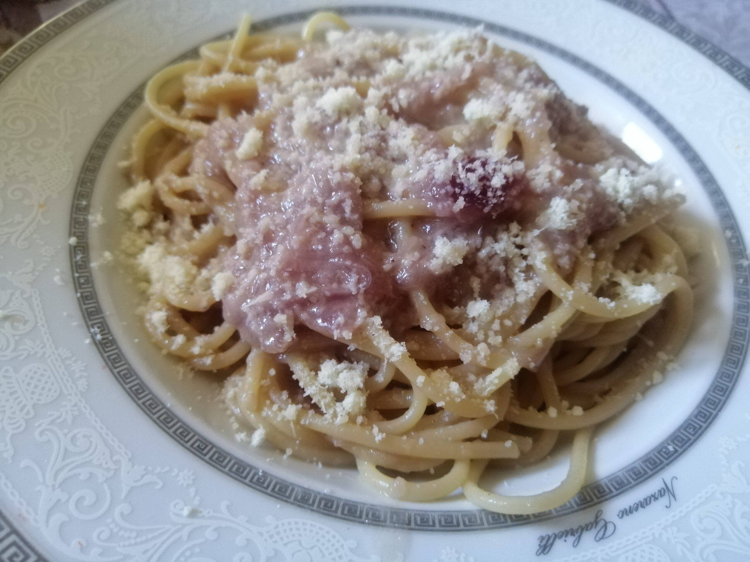 Spaghetti alla crema di cipolla rossa di tropea