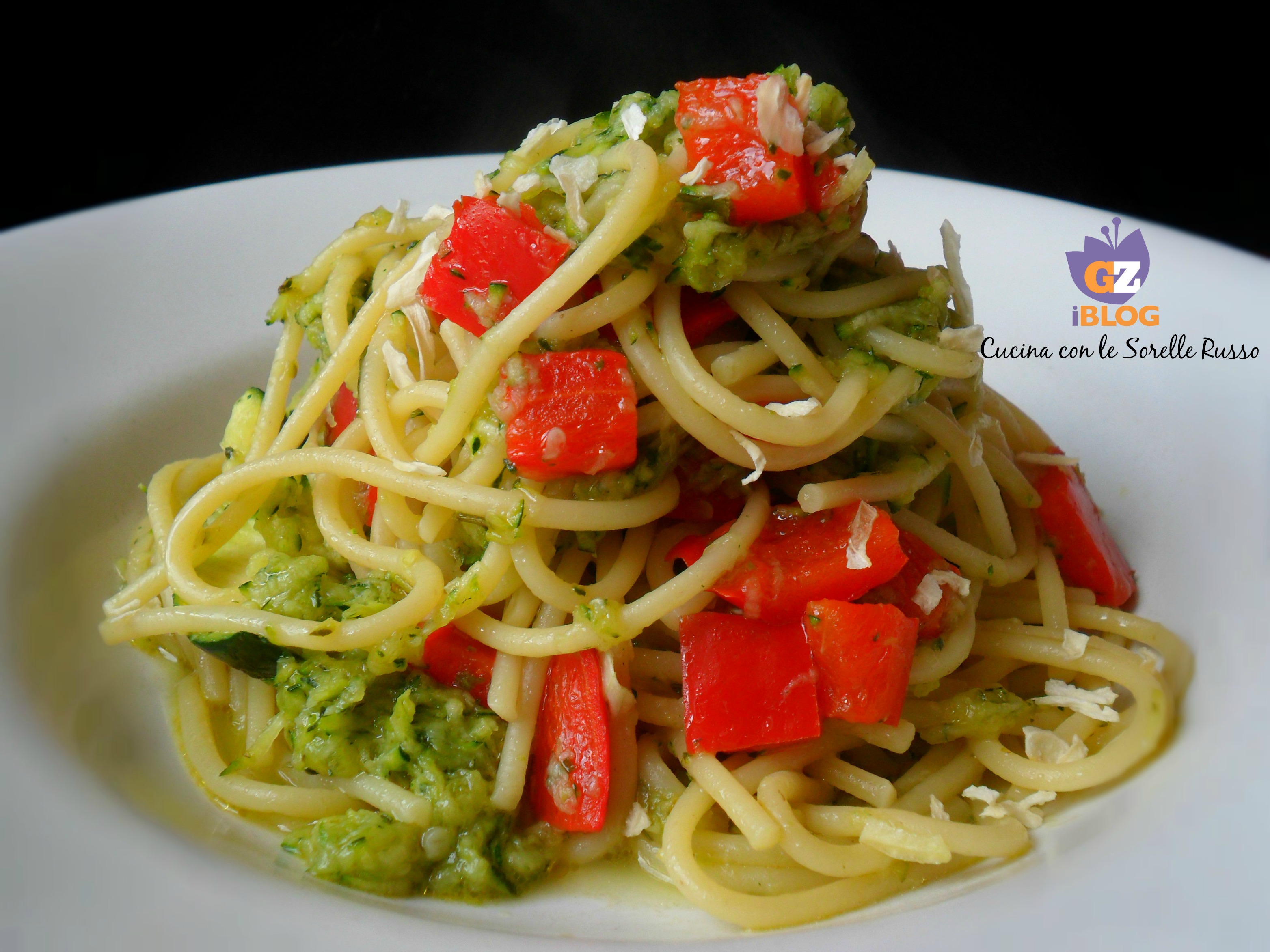 Spaghetti alla grattugia di zucchine e peperoni