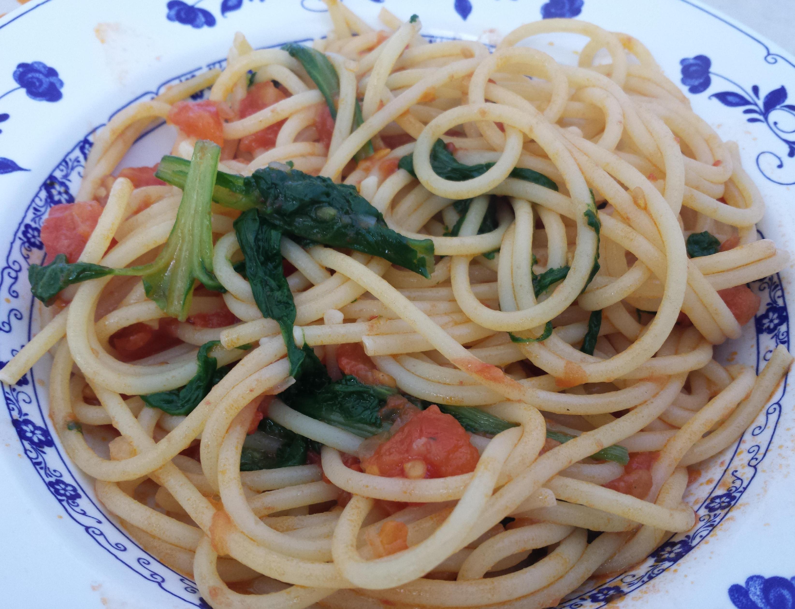 Spaghetti alle bietole e pomodorini
