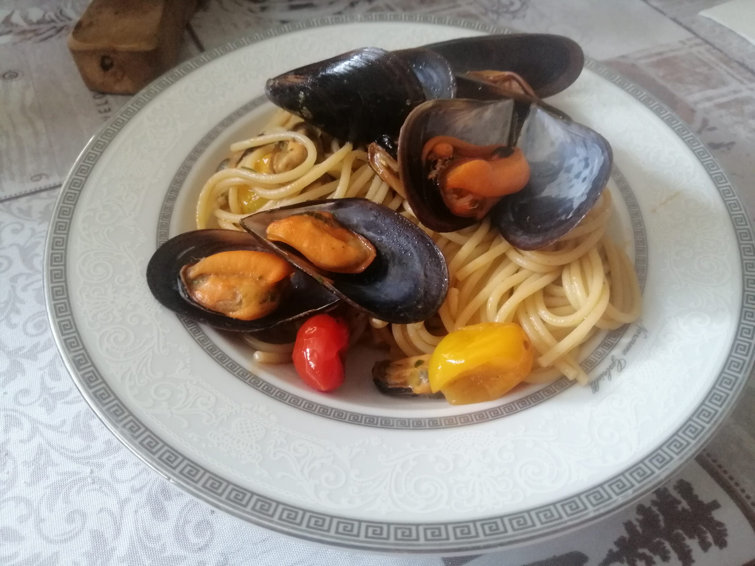 Spaghetti alle cozze e pomodorini