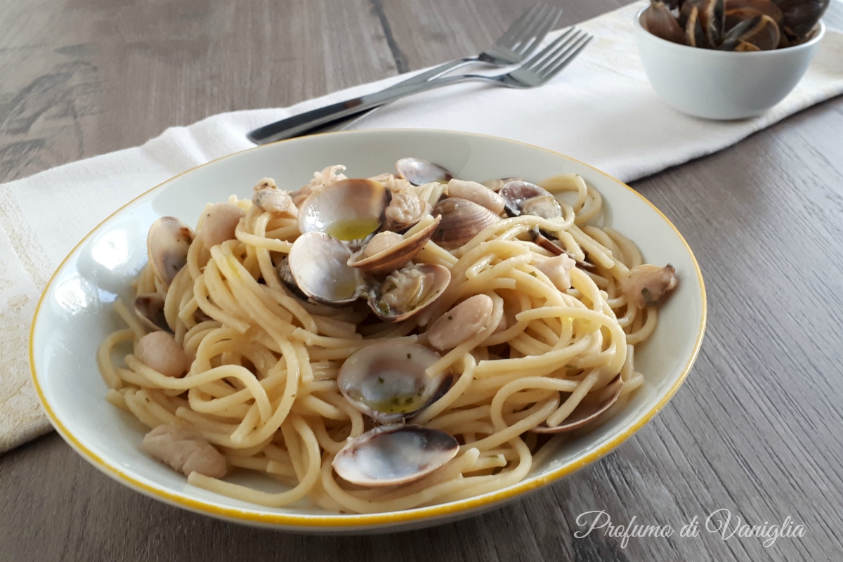 Spaghetti alle vongole con crema di cannellini