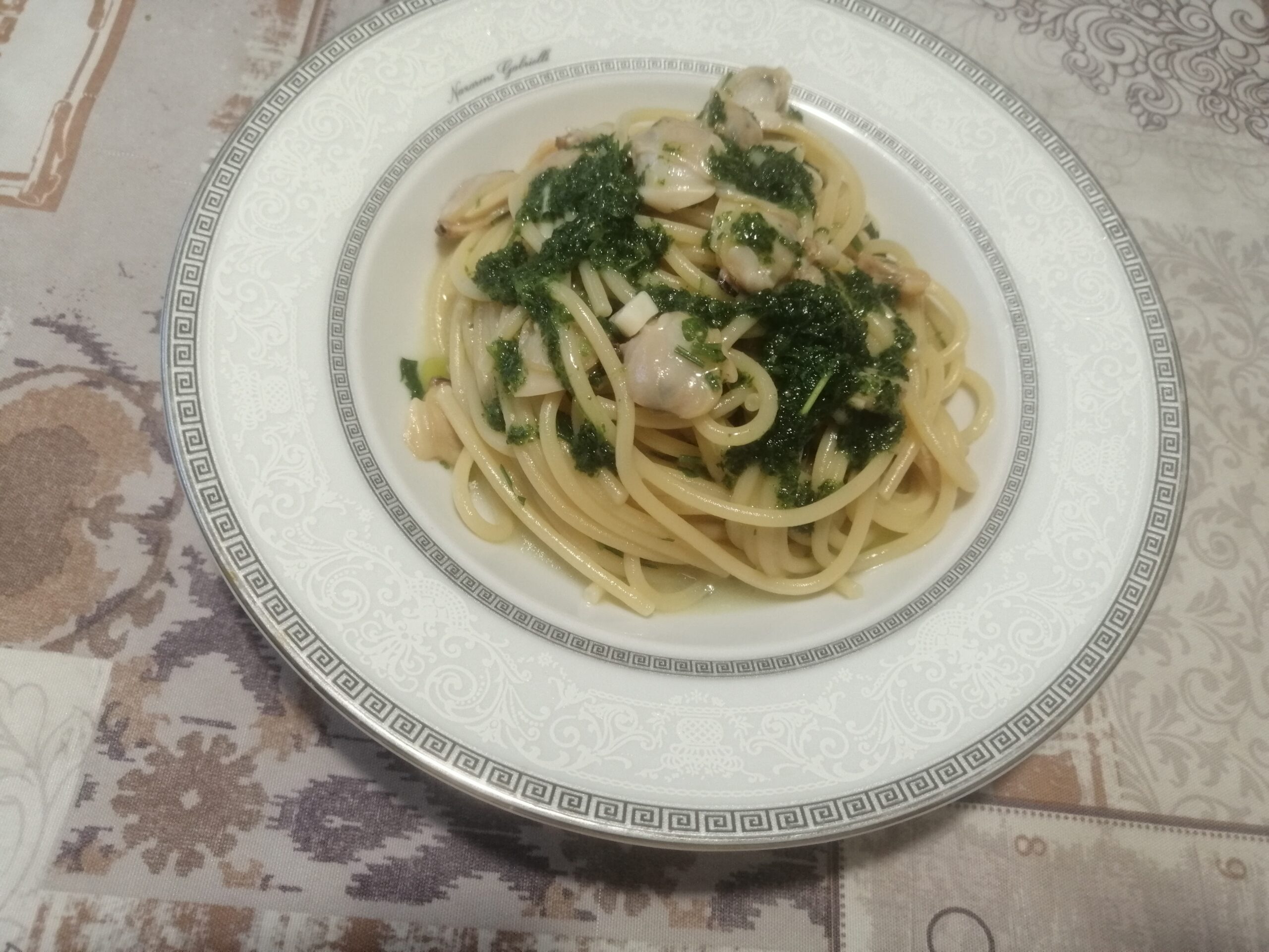 Spaghetti alle vongole con salsa al prezzemolo