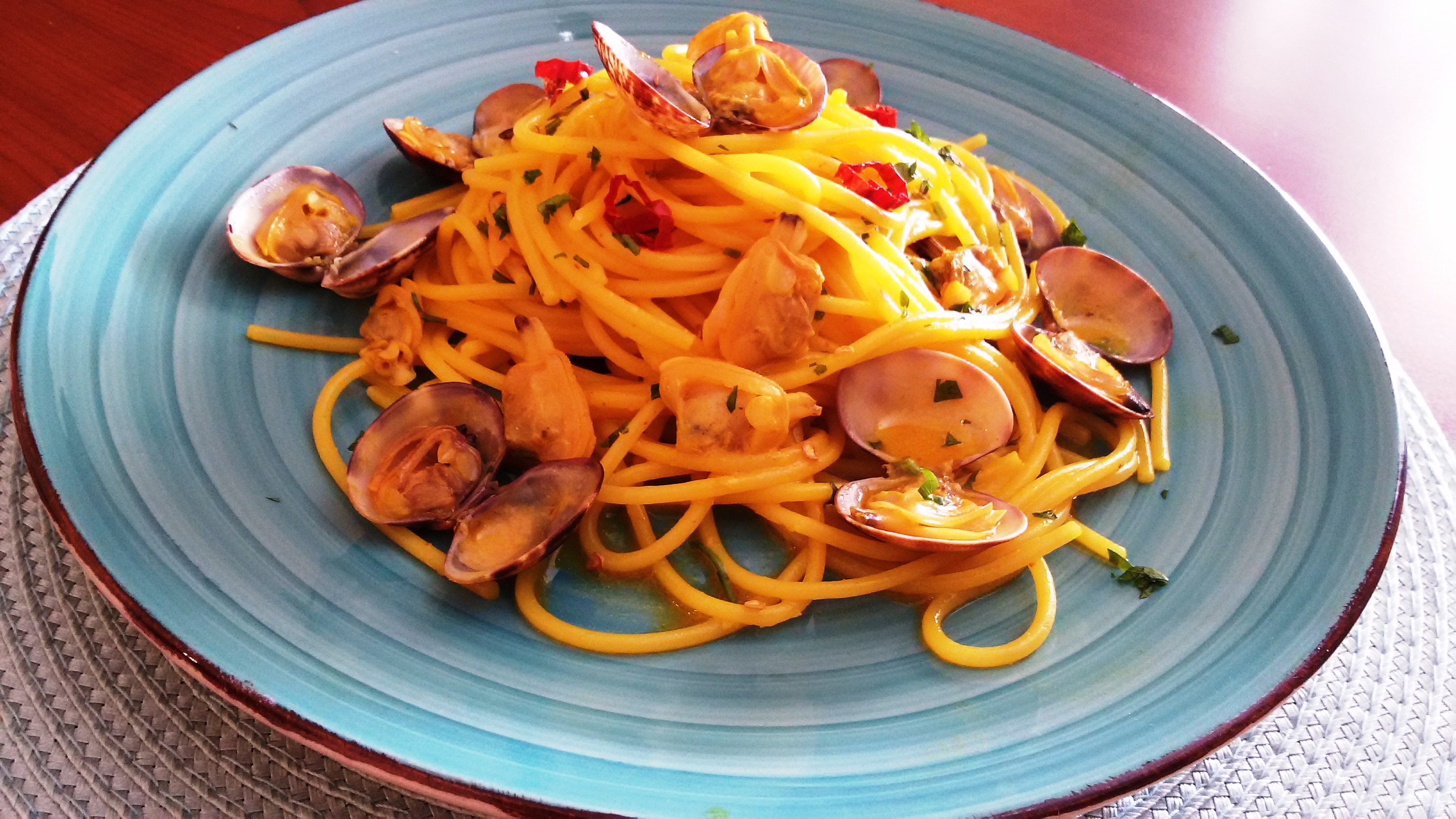 Spaghetti alle vongole con zafferano