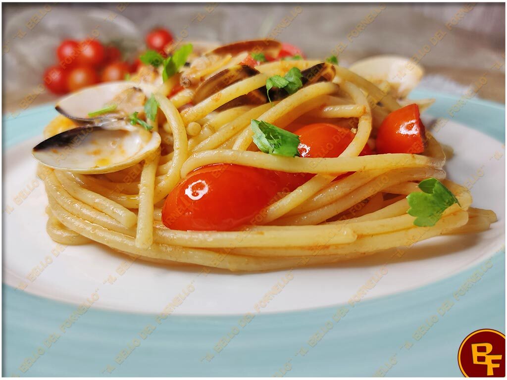 Spaghetti alle vongole e pomodorini crudi