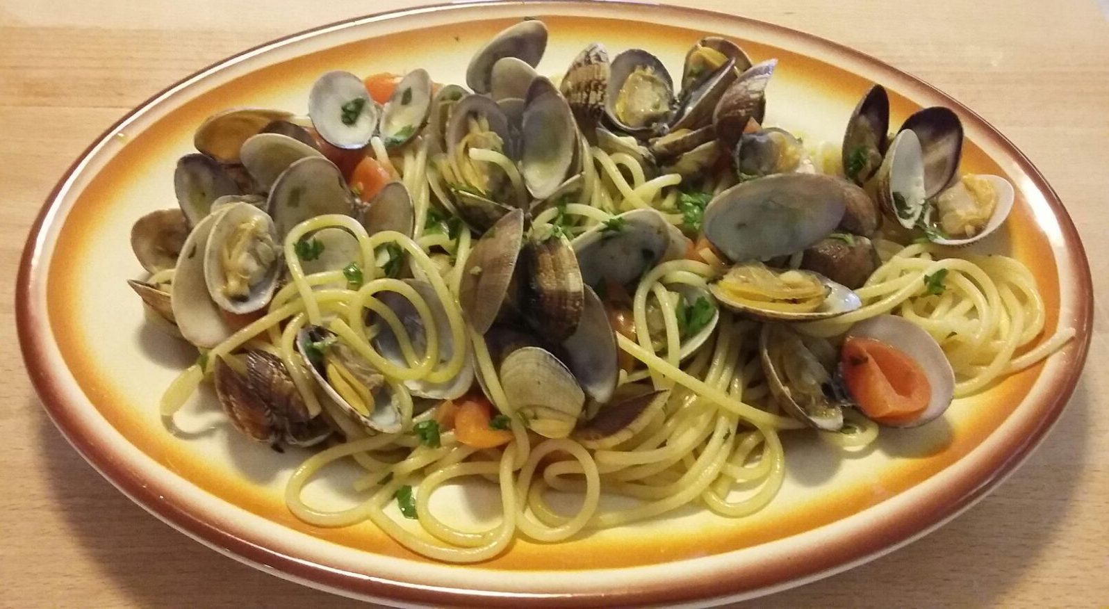 Spaghetti alle vongole veraci e pomodorini