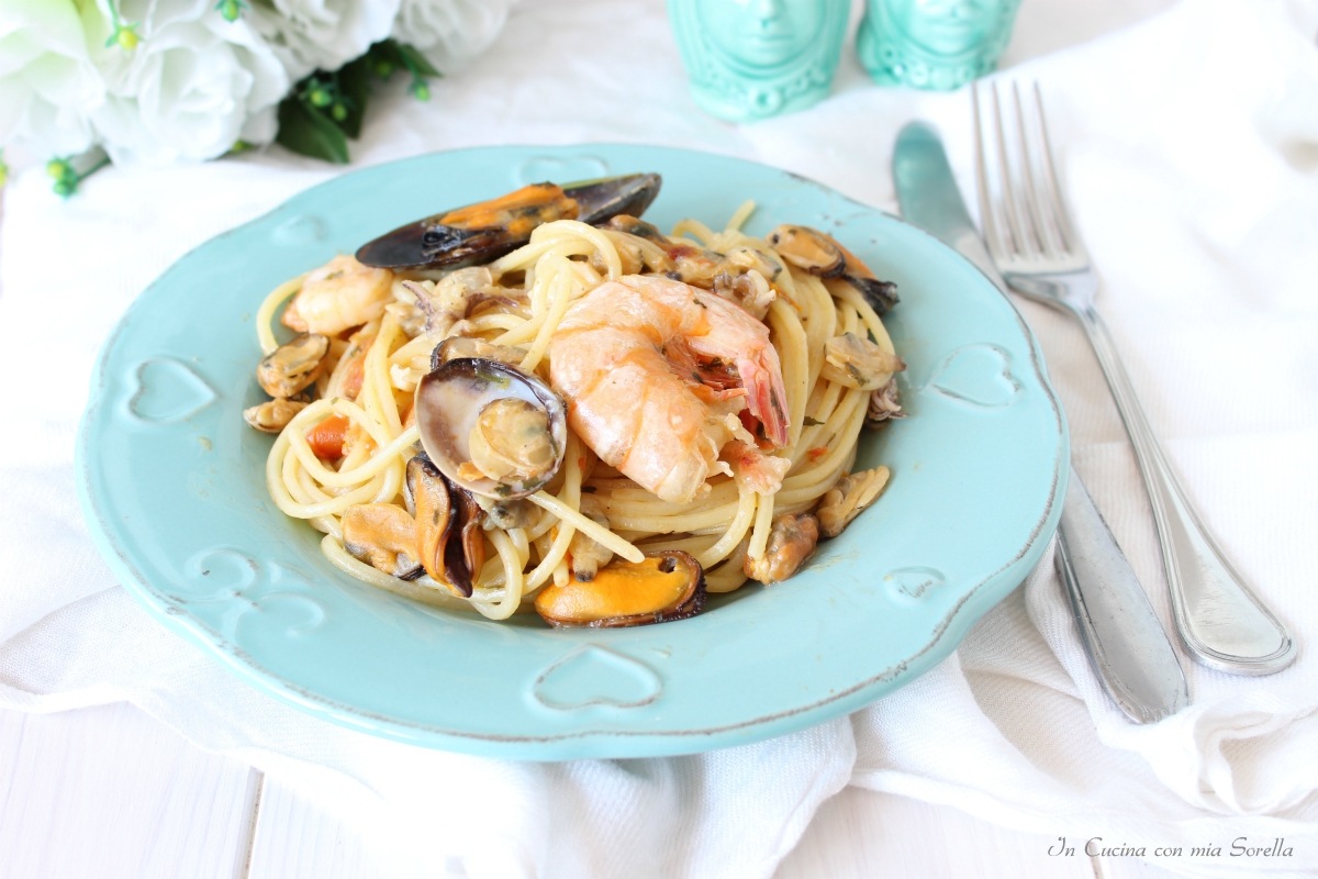 Spaghetti allo scoglio con pomodorini freschi