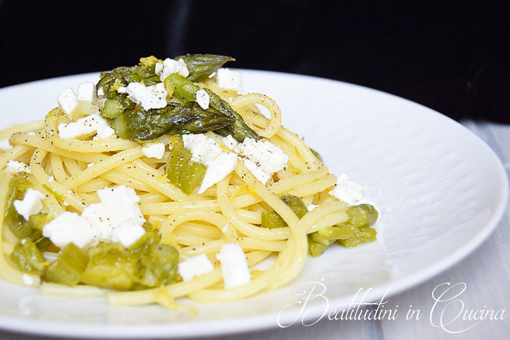 Spaghetti asparagi, feta e limone seguilestagioni