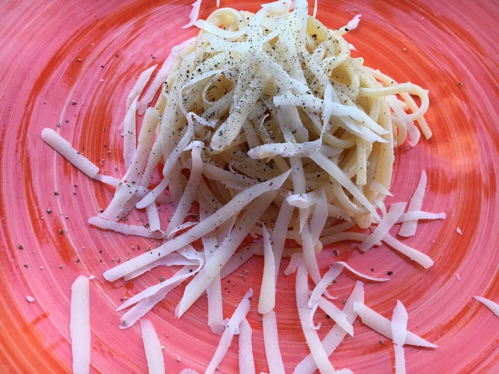 Spaghetti caciocavallo e pepe nero