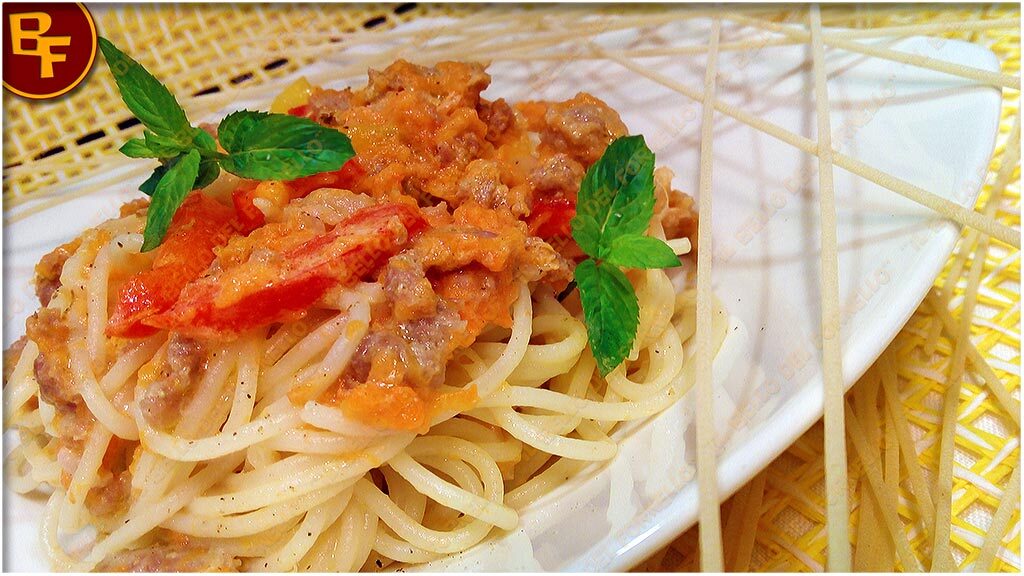 Spaghetti carota salsiccia e peperoni
