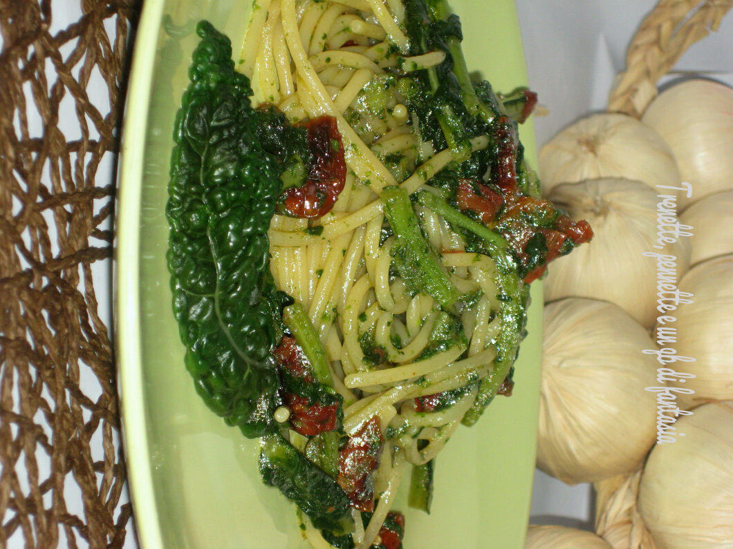 Spaghetti cavolo nero e pomodorini secchi