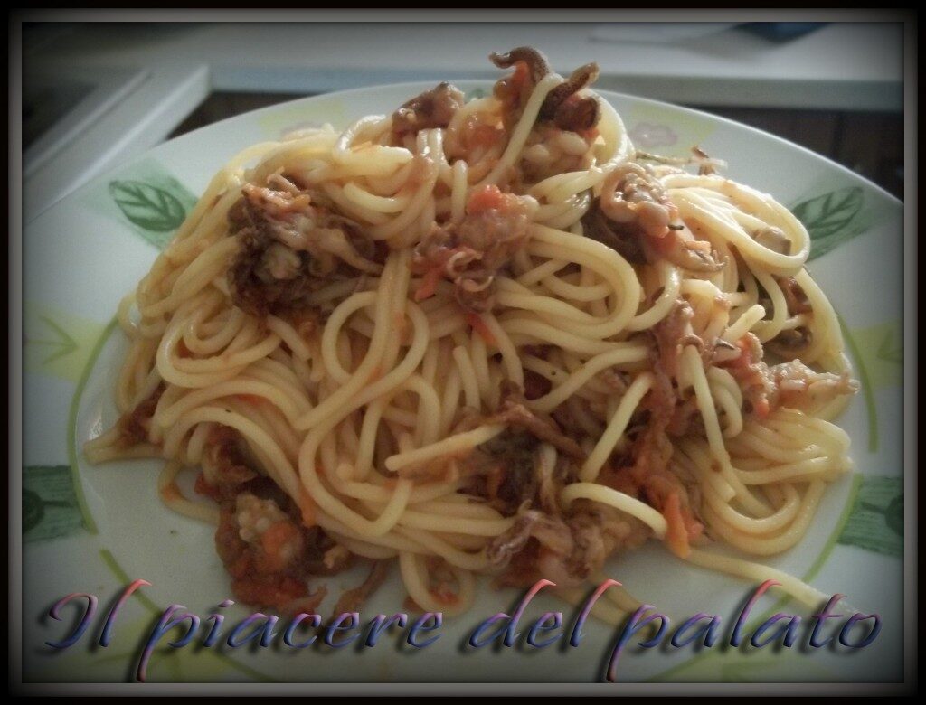 Spaghetti con ciuffetti di calamari
