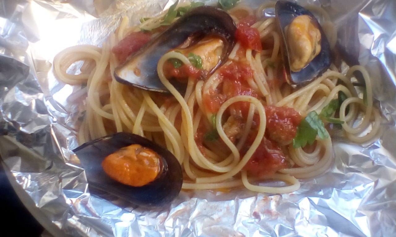 Spaghetti con cozze al cartoccio