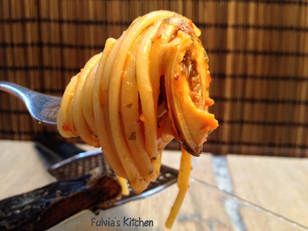 Spaghetti con cozze alla bottarga di tonno