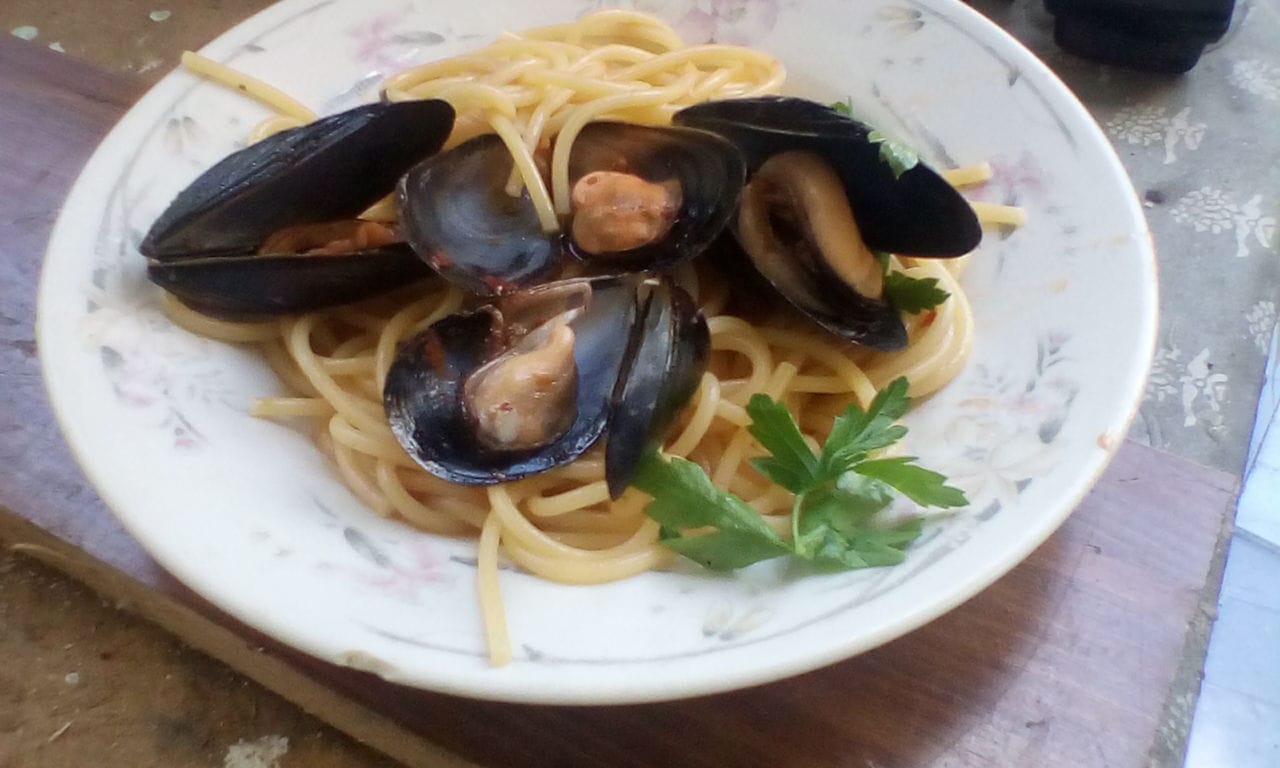 Spaghetti con cozze e pelati