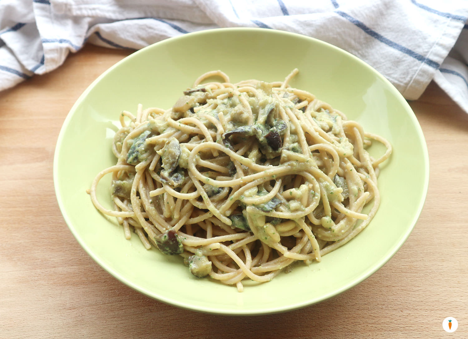 Spaghetti con crema di burrata e melanzane