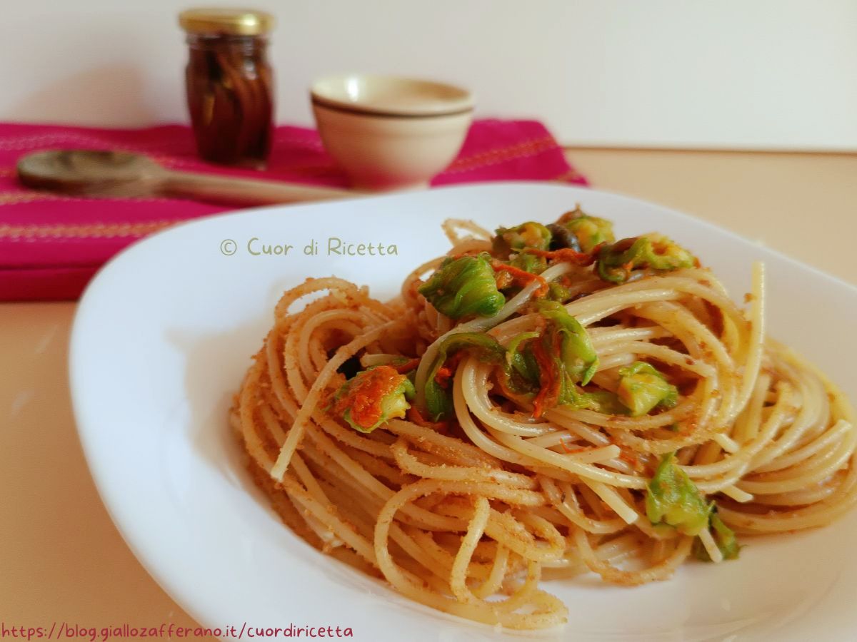 Spaghetti con fiori di zucca e alici