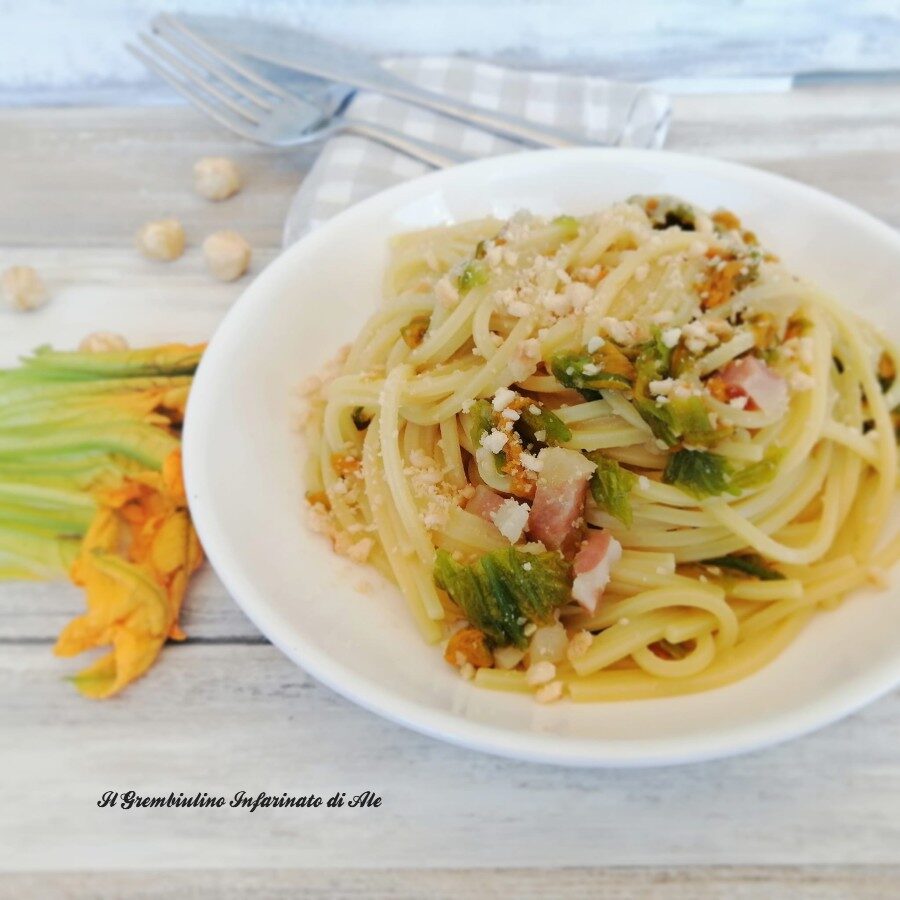 Spaghetti con fiori di zucca e nocciole