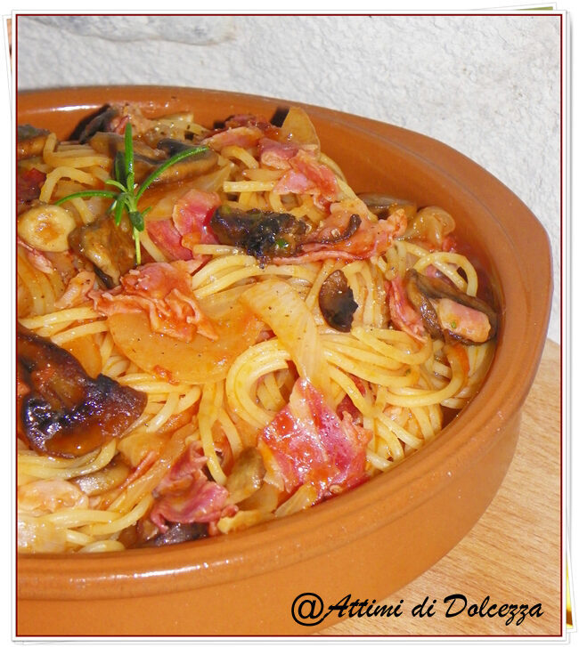 SPAGHETTI CON FUNGHI E PANCETTA