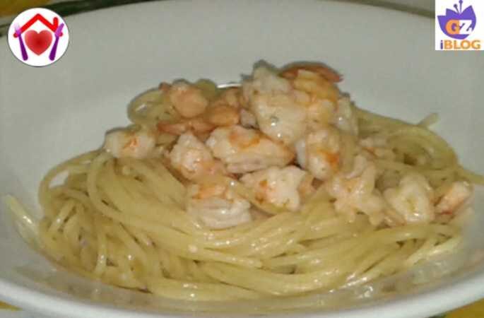 Spaghetti con gamberetti e pompelmo