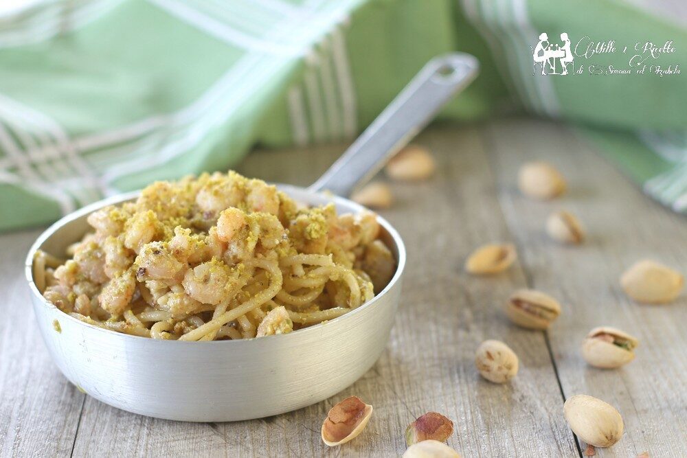 Spaghetti con gambero e granella di piastacchio