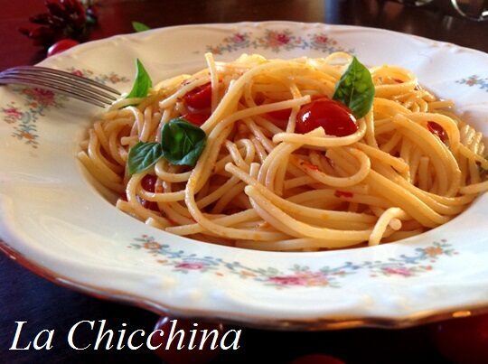 Spaghetti con i pomodorini e basilico