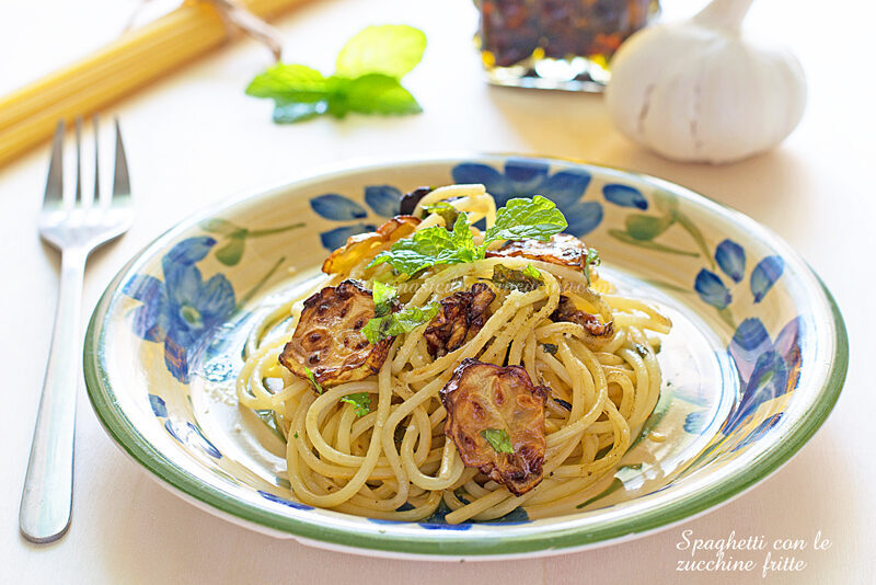 Spaghetti con le zucchine fritte e menta
