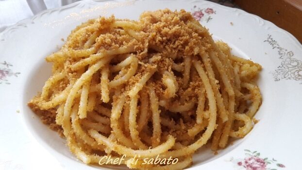 Spaghetti con mollica di pane