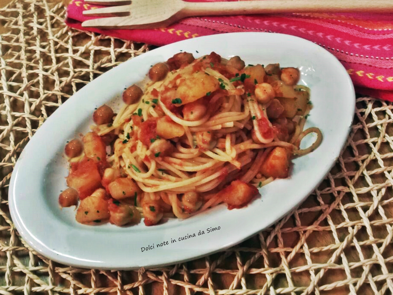 Spaghetti con patate e ceci