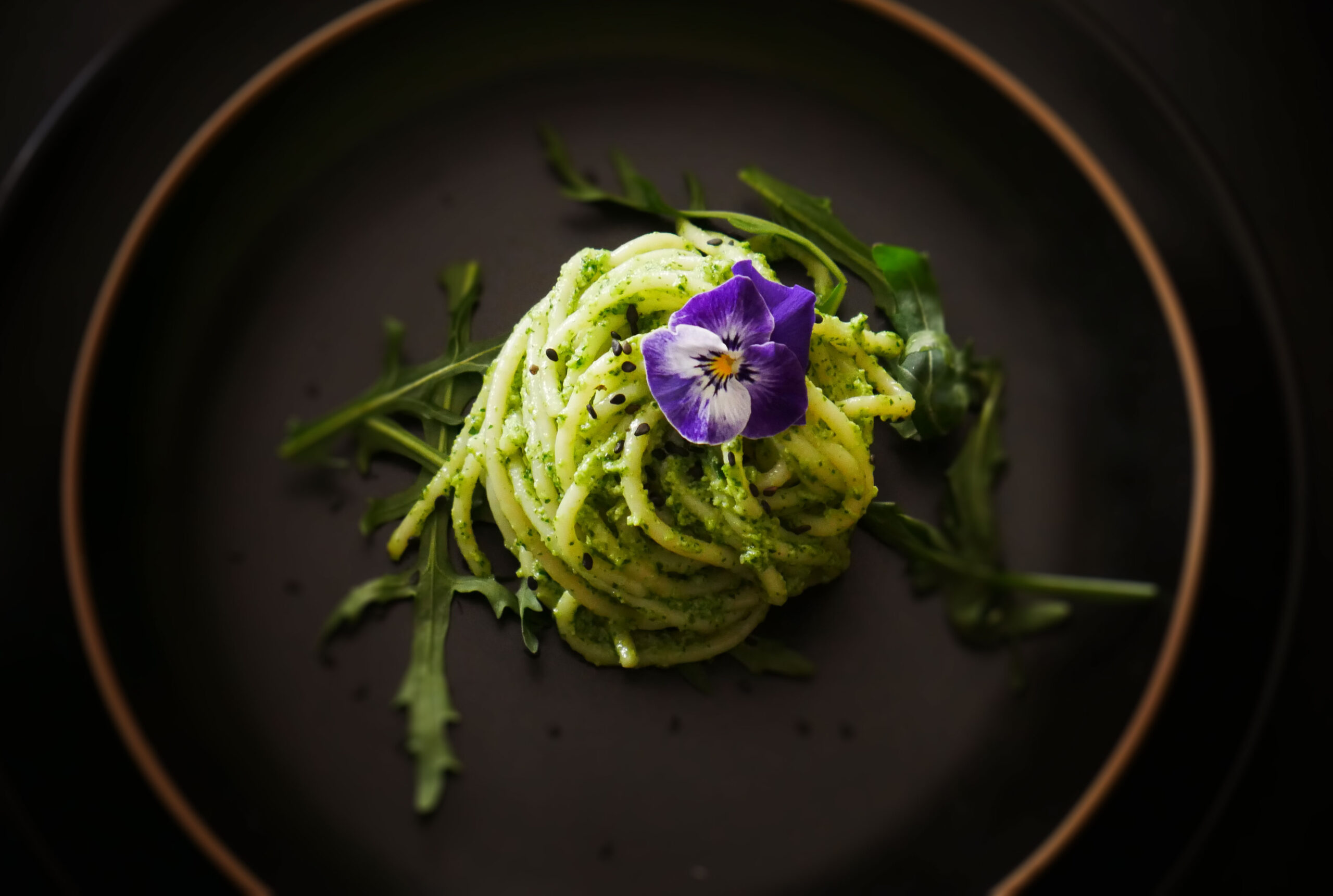 Spaghetti con pesto di rucola e anacardi