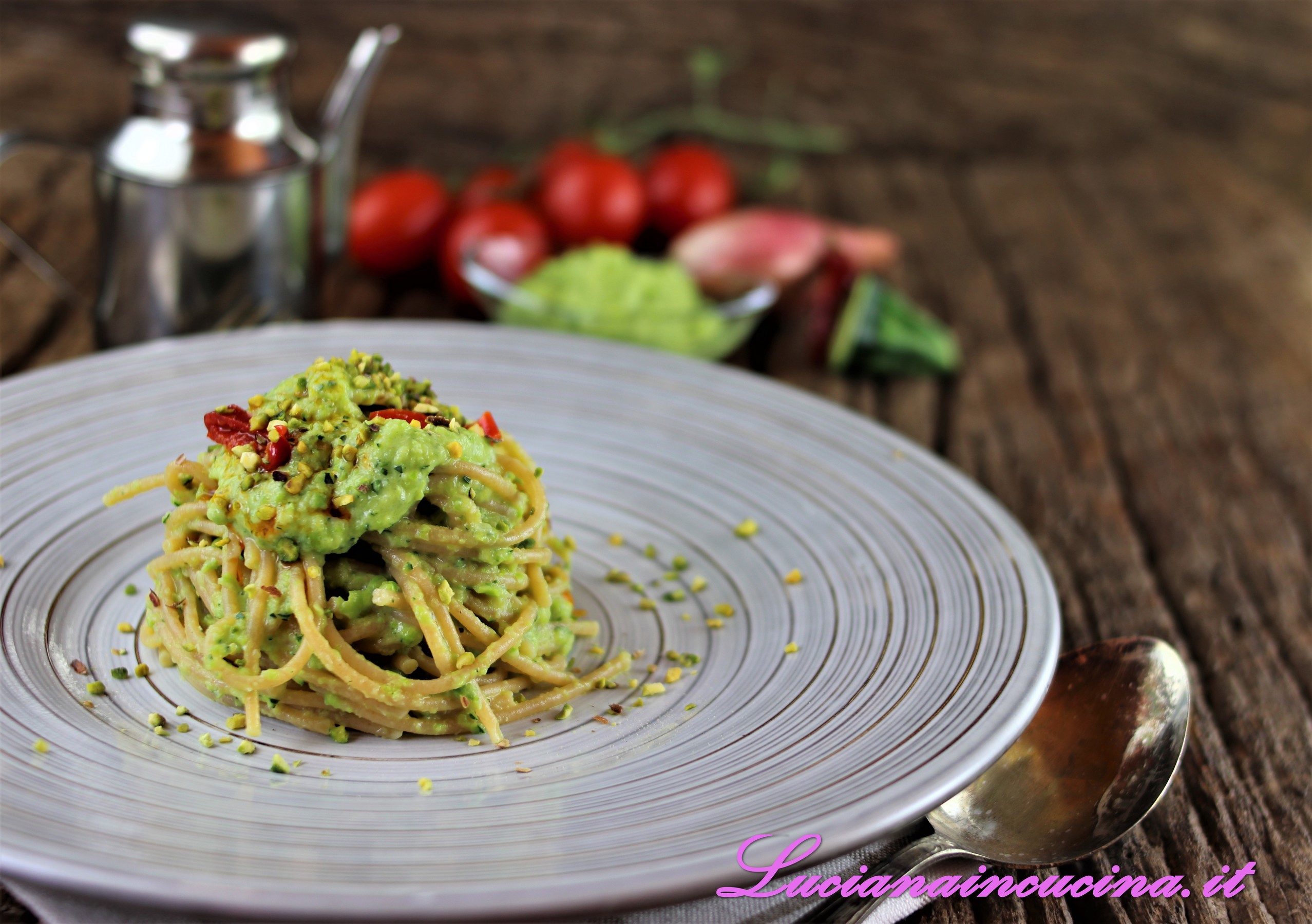 Spaghetti con pesto di verdure