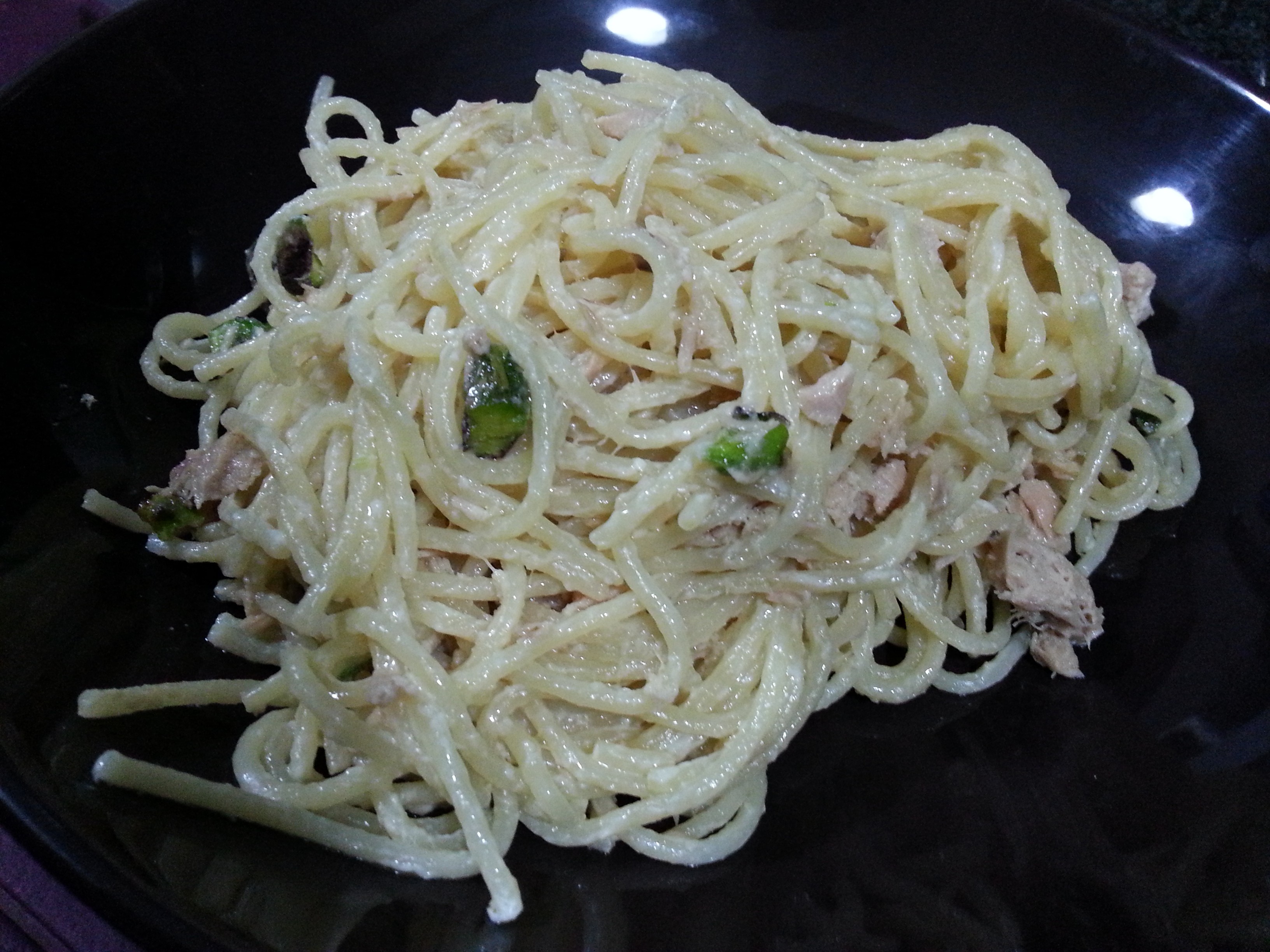 Spaghetti con Philadelphia tonno e pistacchi