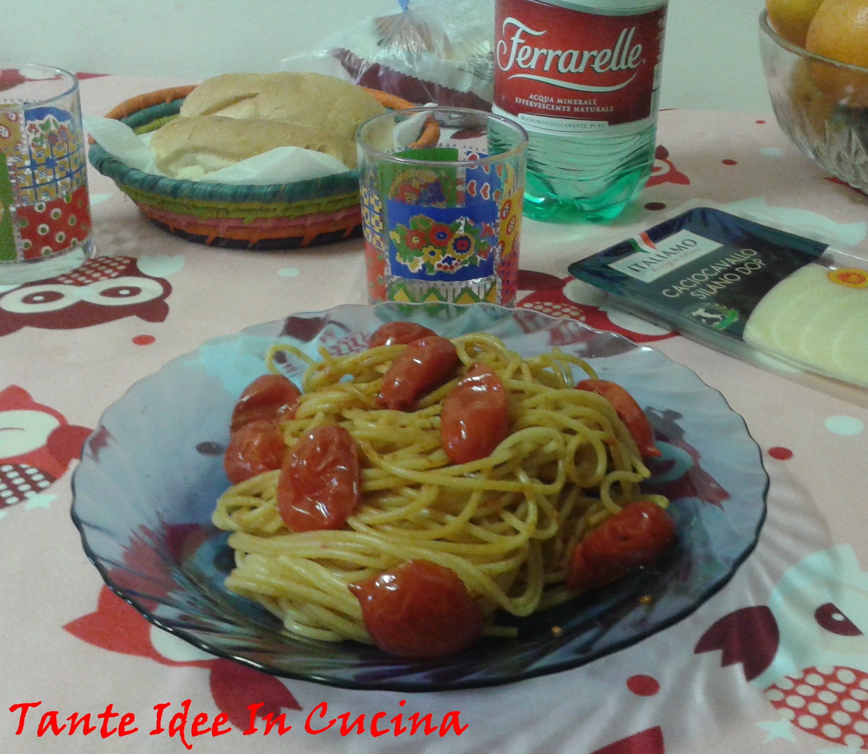 Spaghetti con pomodori pachino freschi