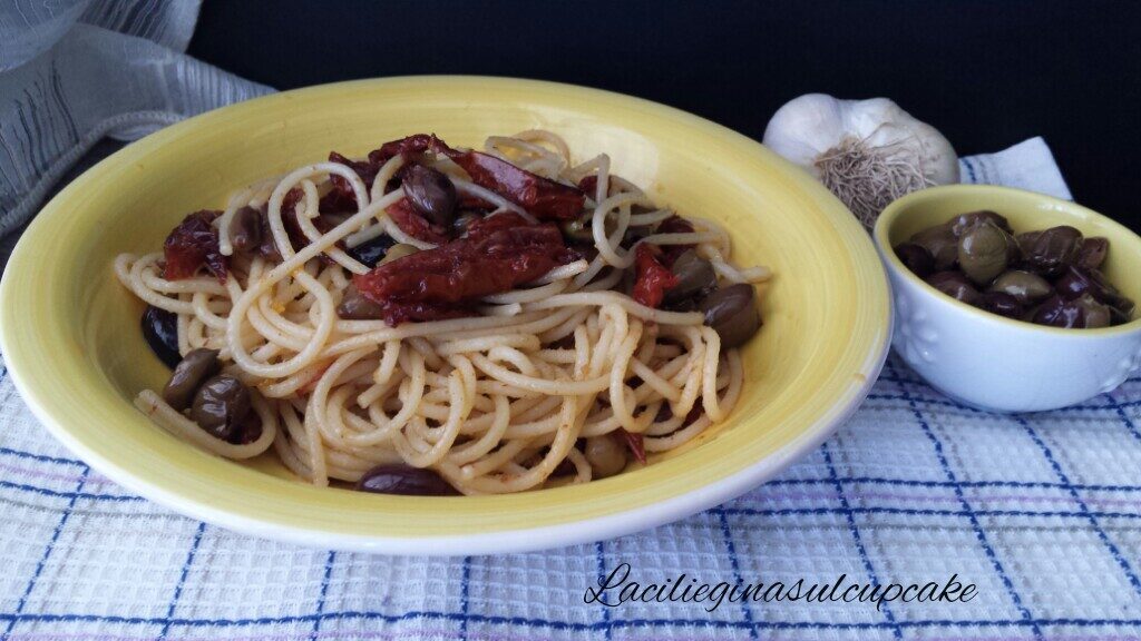 Spaghetti con pomodorini secchi e olive taggiasche