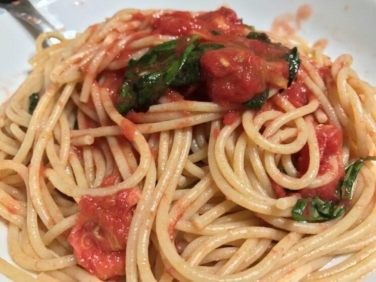 Spaghetti con pomodoro fresco
