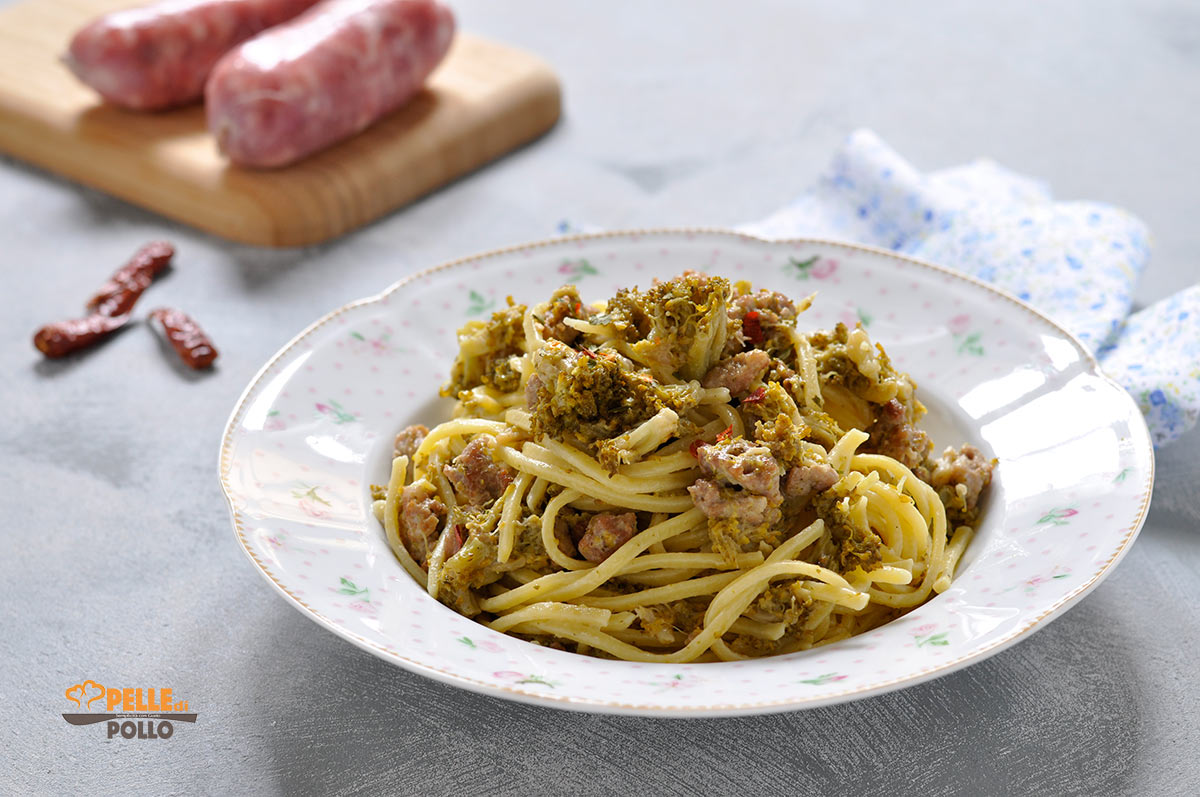 Spaghetti con salsiccia e broccoletti
