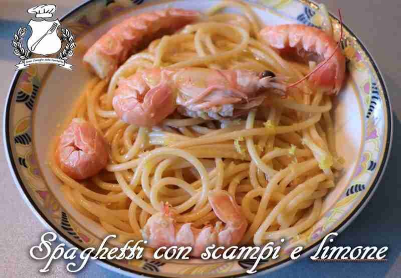 Spaghetti con scampi e limone