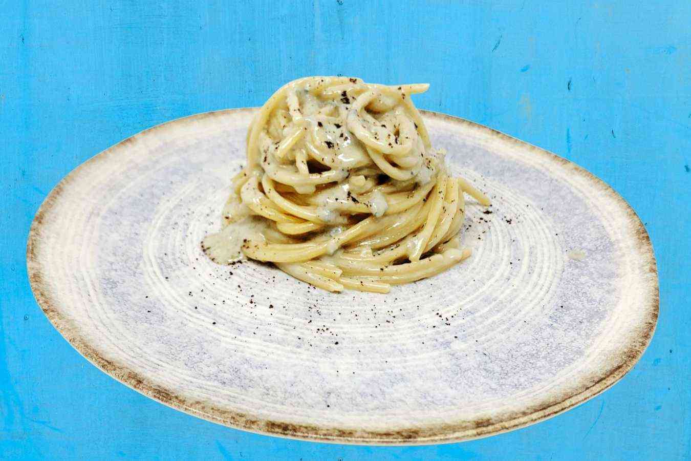 Spaghetti con stilton e caffè