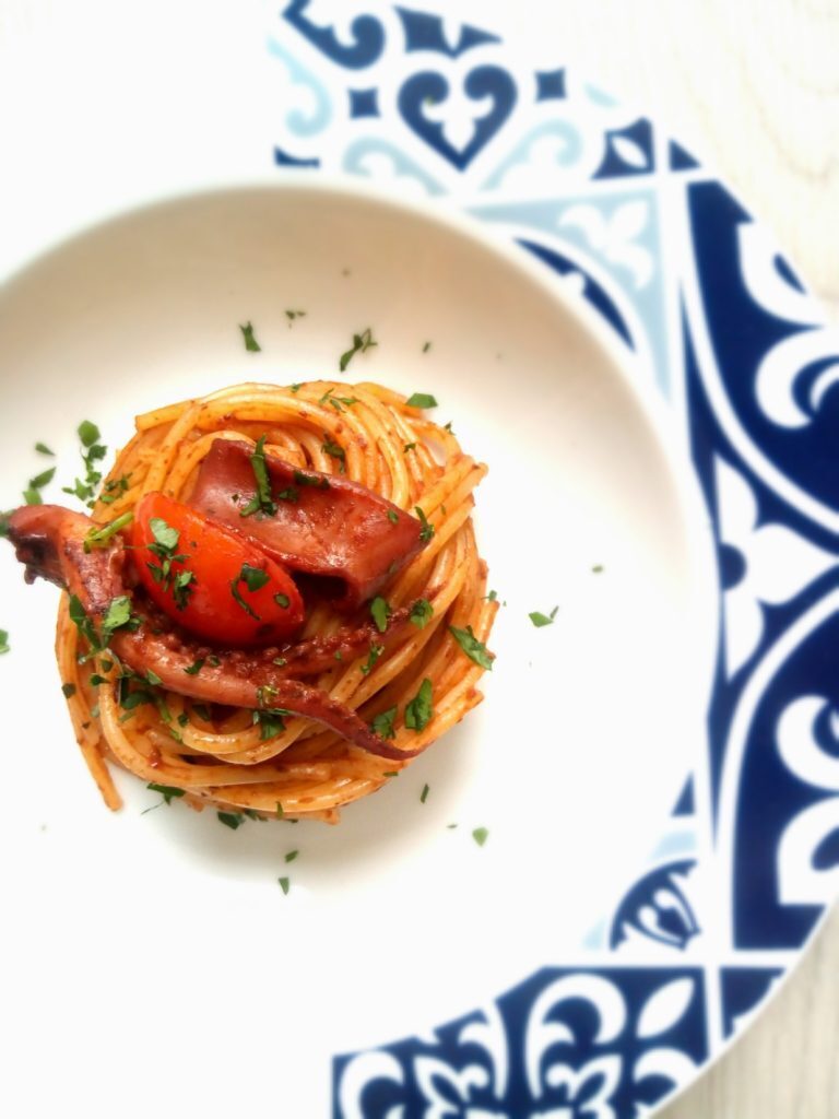 Spaghetti con sugo di totani al vino rosso