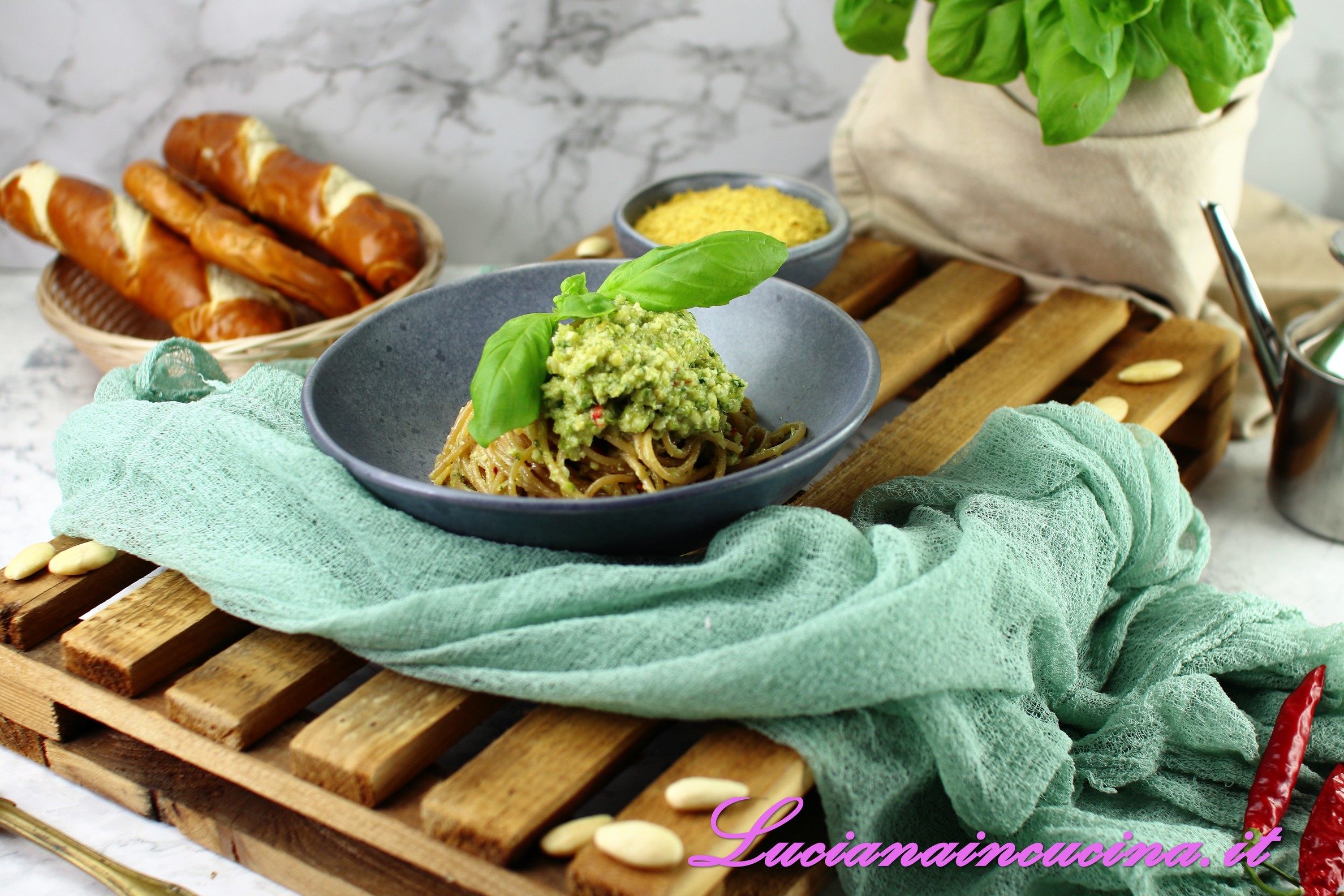 Spaghetti con sugo vegano di porri