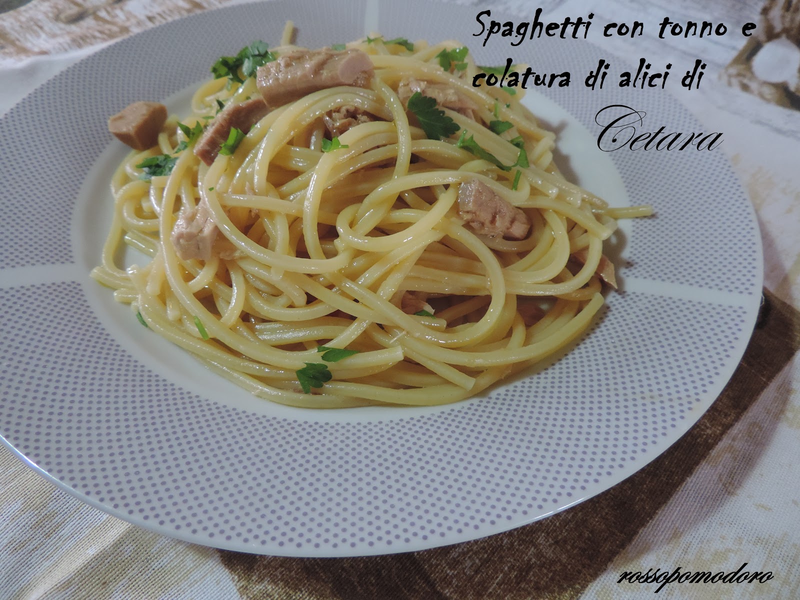 Spaghetti con tonno e colatura di alici di cetara.
