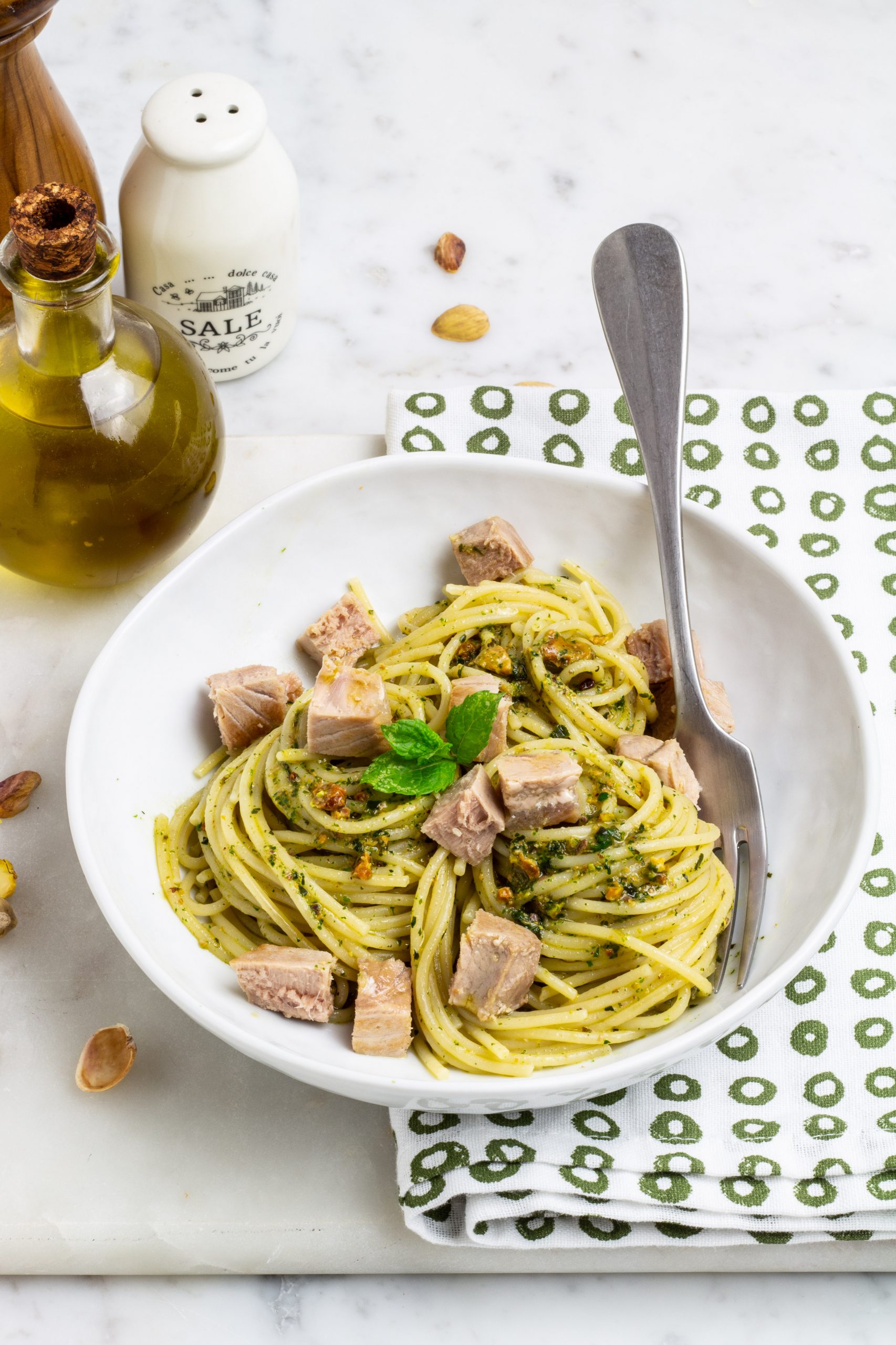 Spaghetti con tonno fresco e pesto di menta