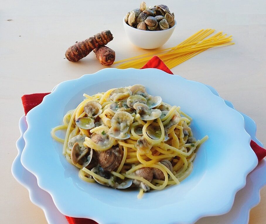 Spaghetti con vongole e crema di topinambur