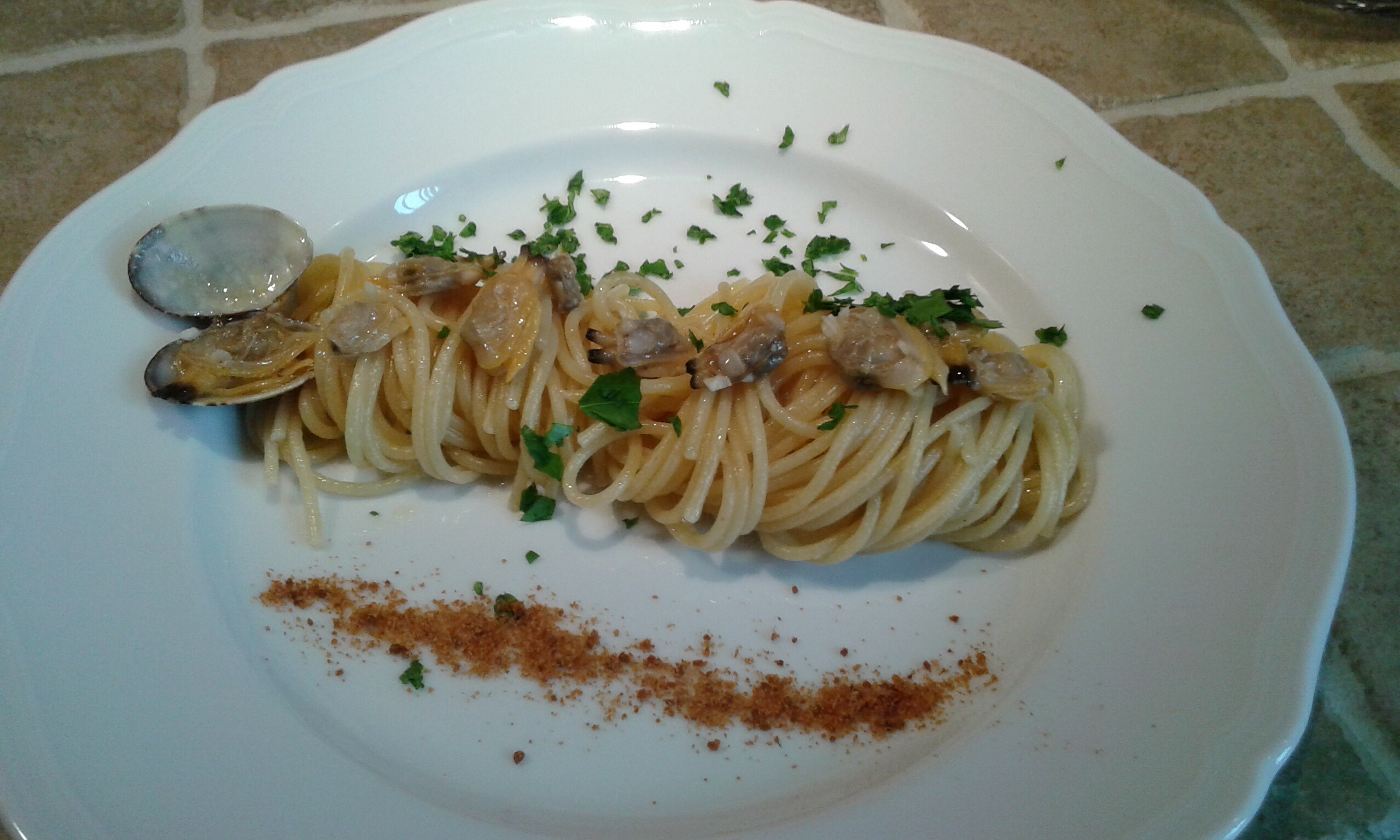 Spaghetti con vongole veraci e bottarga di tonno