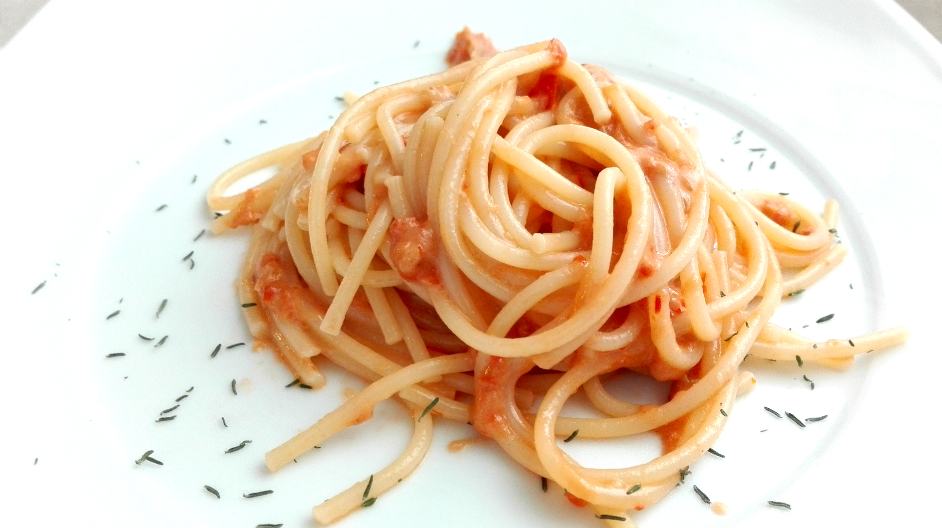 Spaghetti cremosi al pesto leggero