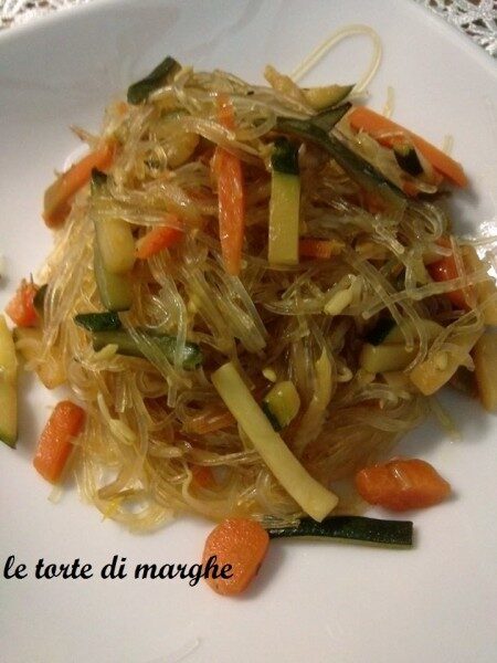 Spaghetti di soia con verdure