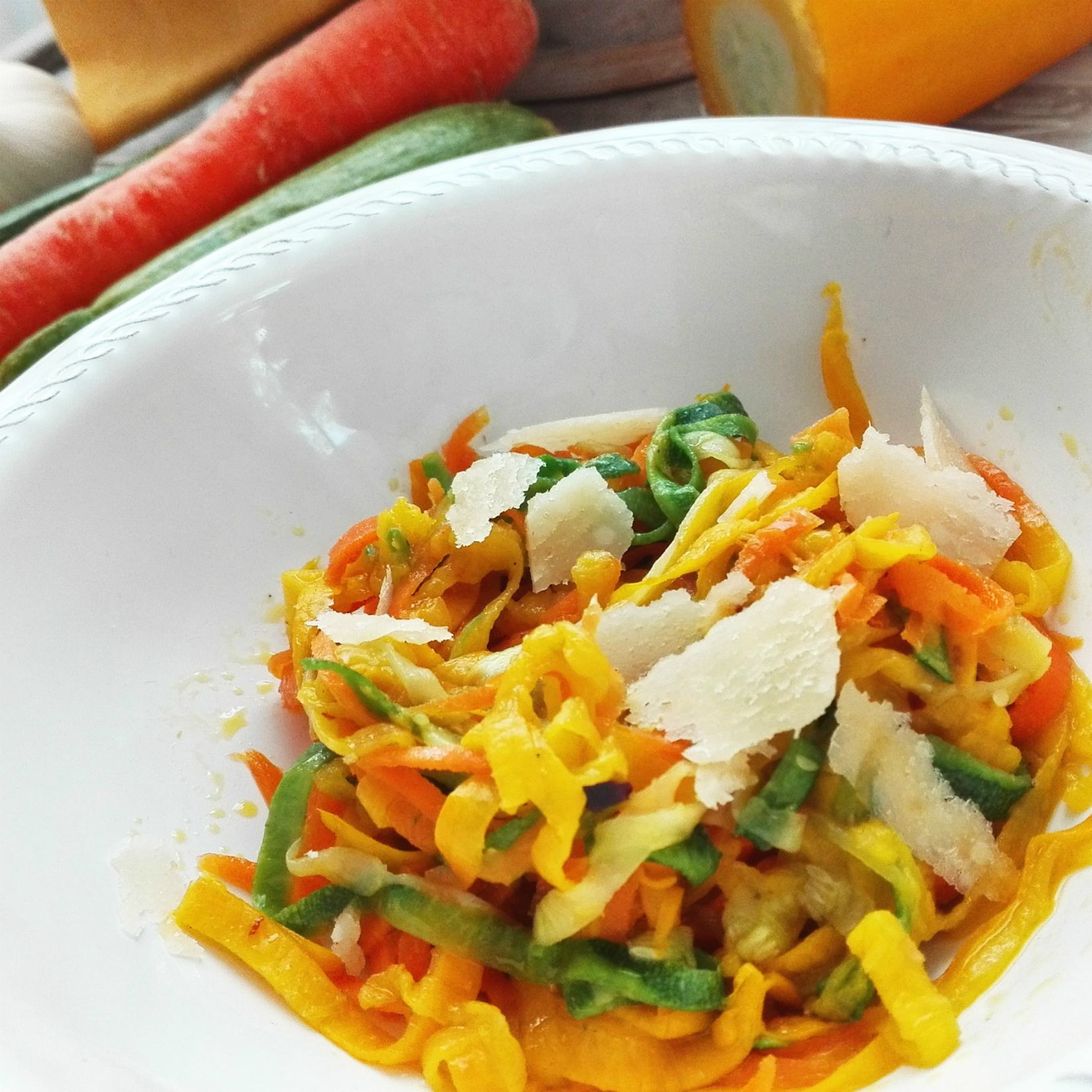Spaghetti di verdure aglio olio e peperoncino