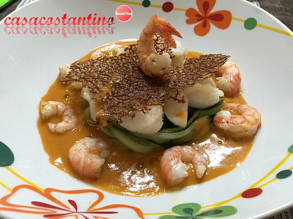Spaghetti di zucchine e bocconcini di rana pescatrice con corallo al sedano, gambero rosso di Mazara e fumetto – Oggi cucina…Emanuele