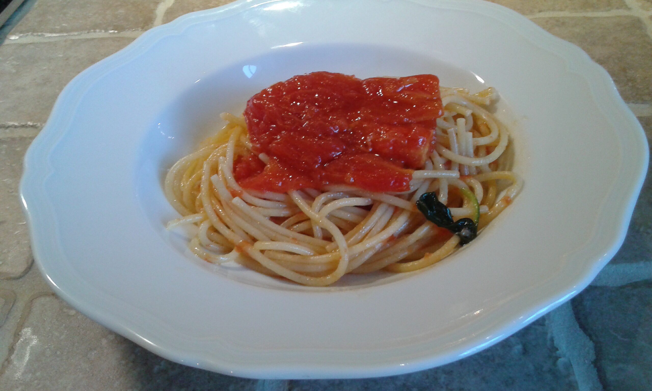 Spaghetti e san marzano confit