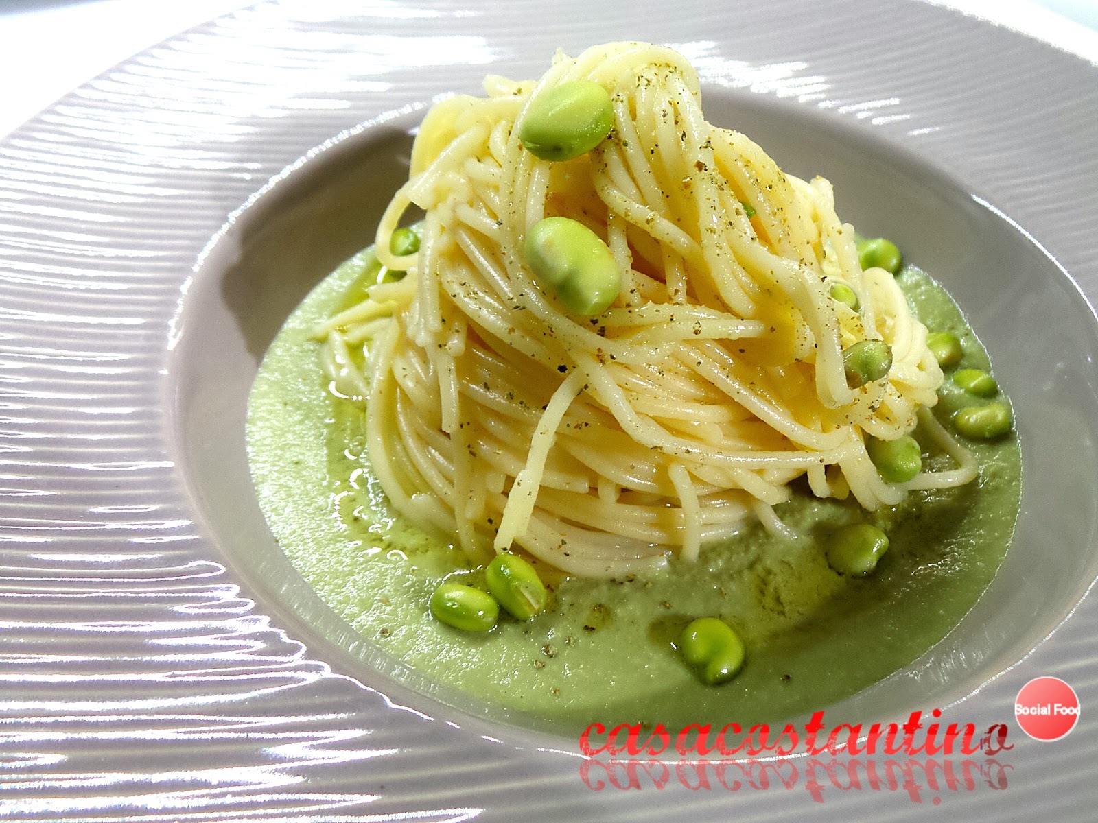 Spaghetti favette e pecorino